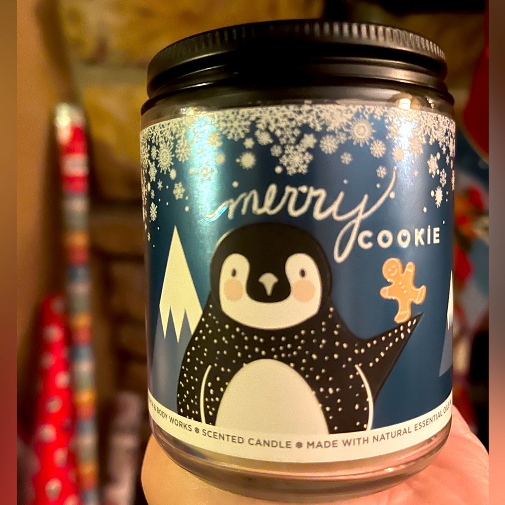 Bath & Body Works Single Wick Candle, Merry Cookie.